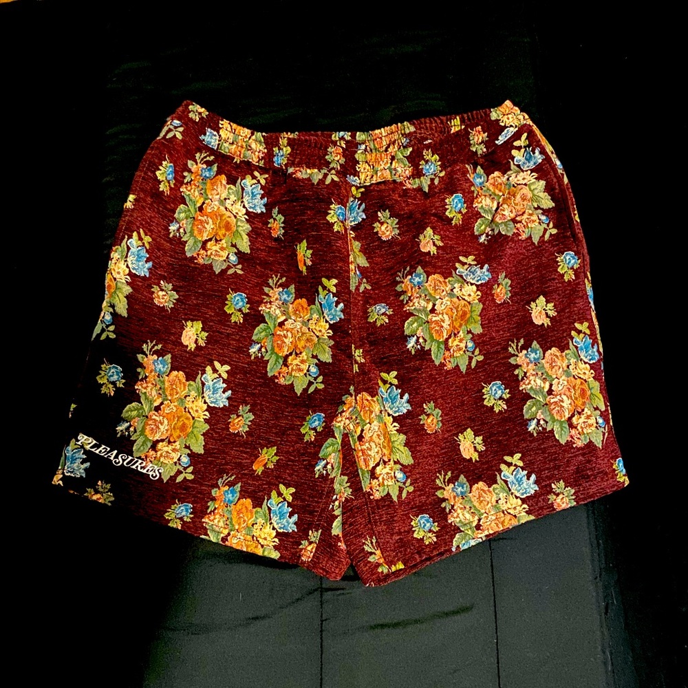 Pleasures short size XL brand new condition